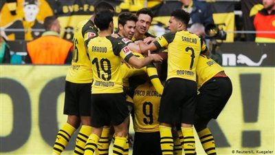 بوروسيا دورتموند يفوز على شالكه بثلاثية نظيفة بالدوري الألماني