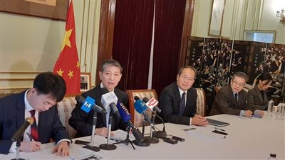 سفير الصين: السياسيون الأمريكيون استخدموا كل الوسائل لقمع الشركات الصينية