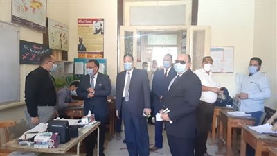 رئيس محكمة أسيوط يتفقد اللجان الانتخابية 