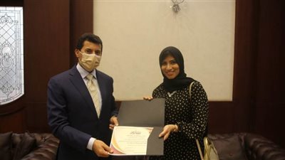 وزير الشباب والرياضة يكرم إيمان عرب والزهراء حلمي الحائزتين على جوائز عالمية 