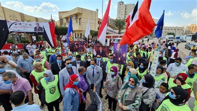 بالأعلام..  جامعة دمنهور تشارك فى الانتخابات بمسيرة حاشدة  (صور) 