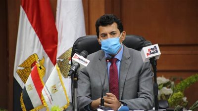 وزير الرياضة يجتمع بلجان تفتيش الوزارة 