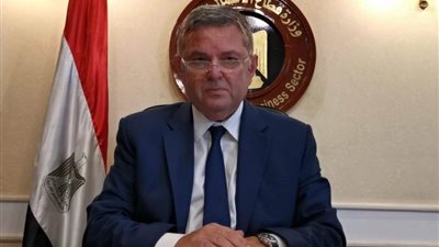 توفيق لممثلي اللجان النقابية: عدم انتقاص حقوق العاملين .. وزيادة في الأجور 