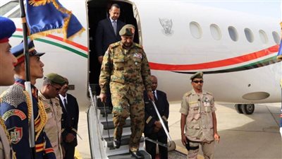 رئيس المجلس السيادي في السودان يصل القاهرة