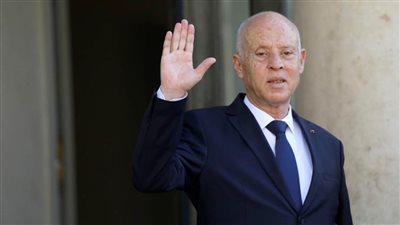 الرئيس التونسي يكلف لجنة باسترجاع الأموال المنهوبة بالخارج