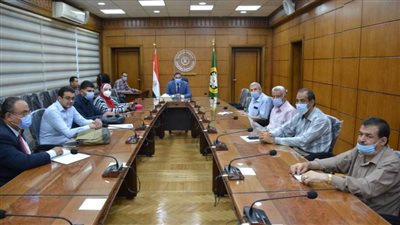 محافظ الدقهلية ونائب السكة الحديد يناقشان استغلال أراضي الهيئة