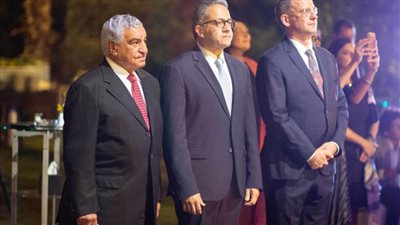 الحكومة البولندية تمنح وسام الاستحقاق للعناني وحواس