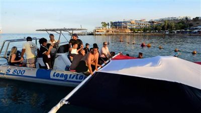 رفع أكبر علم مصرى فوق سطح مياه البحر الأحمر بمدينة شرم الشيخ