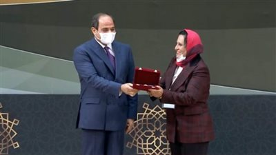 وزير الأوقاف يهنئ المكرمين في احتفال المولد