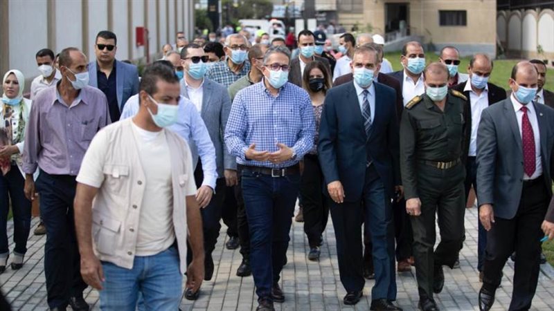 وزير السياحة ومحافظ