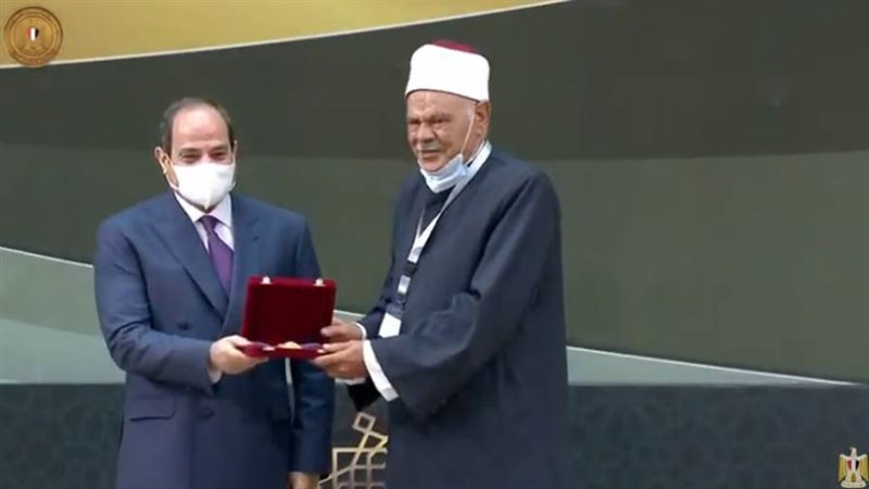 السيسي يكرم العلماء