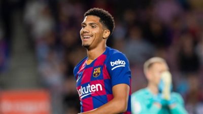 برشلونة يُعلن إصابة 