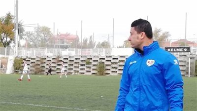 خاص| مدرب رايو فاليكانو الإسباني يتحدث عن مباراة الزمالك و الرجاء