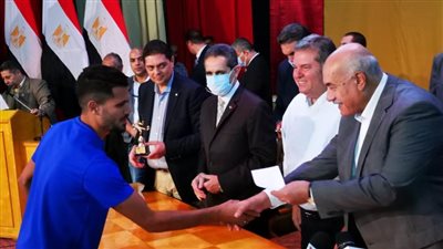 وزير قطاع الأعمال العام يشهد احتفالية صعود فريق غزل المحلة للدوري الممتاز