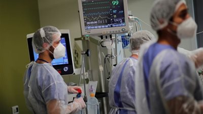 فرنسا تسجل نحو 50 ألف إصابة جديدة بكورونا و256 وفاة