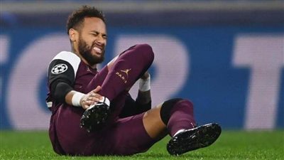 بعد إصابته.. تقارير تؤكد غياب نيمار شهرًا عن المباريات