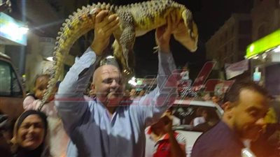 مرشح يحمل رمزه الانتخابي 