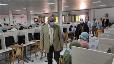 طلاب الدراسات العليا بطب بني سويف يؤدون الامتحان في 26 تخصصًا