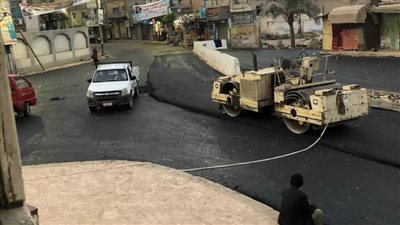   استمرار أعمال الرصف ورفع كفاءة الطرق بكفر الشيخ