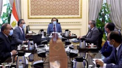 موجز الرابعة.. رئيس الوزراء خلال رئاسته اجتماع اللجنة العليا لإدارة أزمة فيروس 