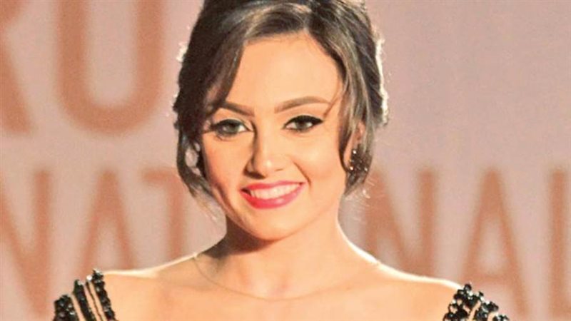 الفنانة بشرى