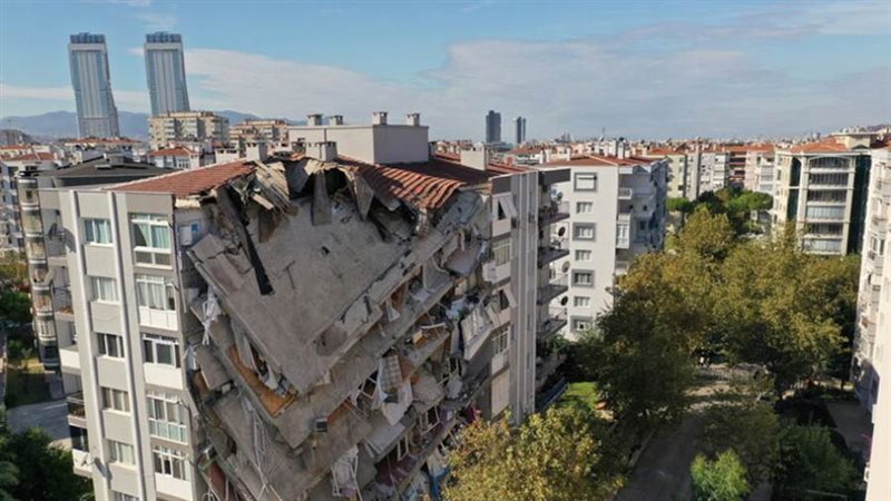 آثار زلزال مدينة