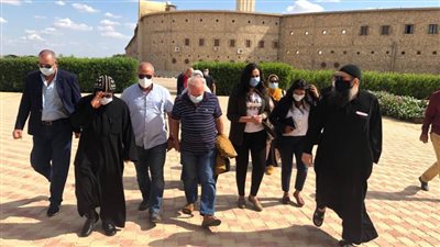 نائب محافظ البحيرة تستقبل خبير هيئة اليونيسكو وخبراء الآثار بدير الأنبا مقار