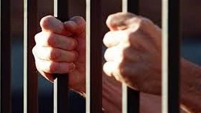 السجن 8 سنوات لرئيسي وزراء الجزائر السابقين أويحيى وسلال بتهمة الفساد