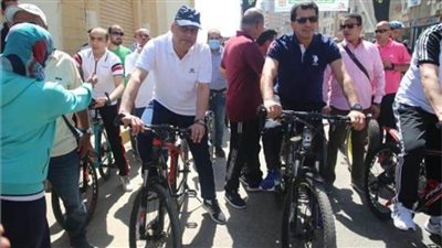 وزير الشباب يقود ماراثون للدراجات بالشروق