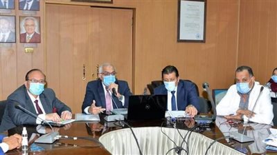 رئيس جامعة المنصورة يناقش استعدادات الموجة الثانية لفيروس كورونا