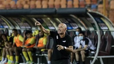 دكة بدلاء الزمالك بدون لاعبين.. تعرف على السبب!