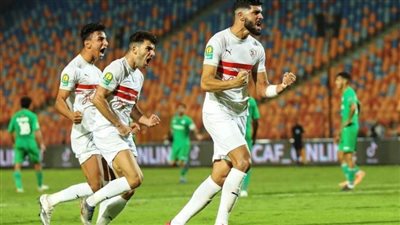 لاعبو الزمالك يحتفلون بعد التأهل للنهائي الإفريقي