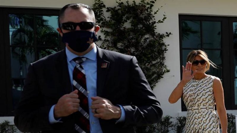 ميلانيا ترامب تدلي