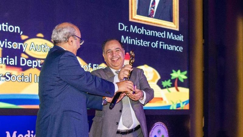 تكريم وزير المالية