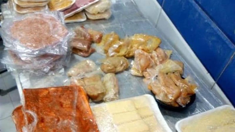 لحوم ومنتجات فاسدة