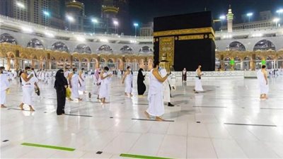  الدفعة الثانية من معتمري الخارج يتوجهون إلى الحرم لأداء مناسك العمرة
