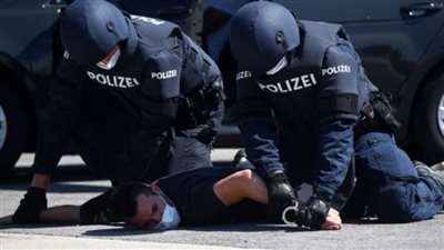 اعتقال 15 شابا في النمسا للاشتباه بصلتهم مع تنظيمات إرهابية