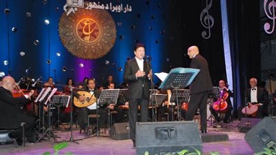 محمد الحلو يشدو ليالي الحلمية وزيزينيا في سهرة فنية بدمنهور