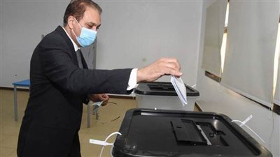 وزير شؤون المجالس النيابية يدلي بصوته في انتخابات 