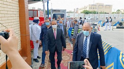 محافظ الإسماعيلية يتابع الانتخابات والأنبا ساروفيم يدلي بصوته بالزهور