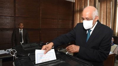 عبد العال يدلي بصوته في انتخابات 