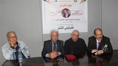 السيد عبد الفتاح يستلم جائزة الصداقة بين الشعوب