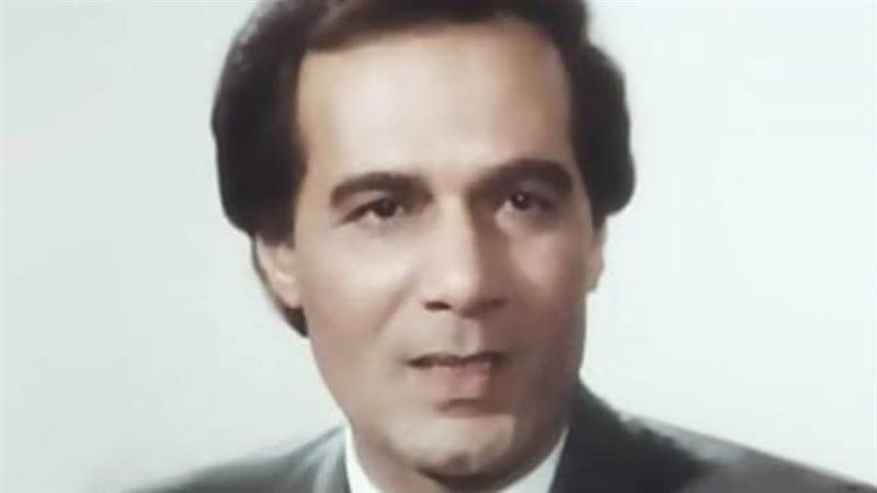 الفنان الراحل محمود
