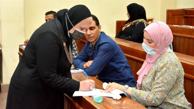 وزيرة التجارة تدلى