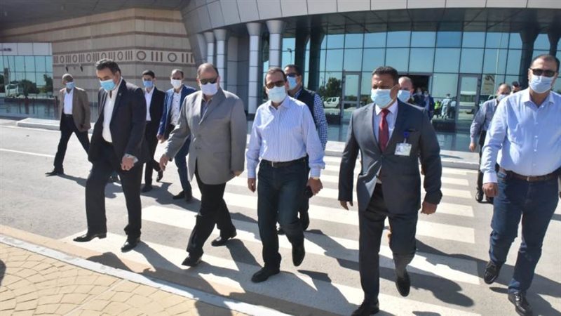 محافظ أسيوط يستقبل