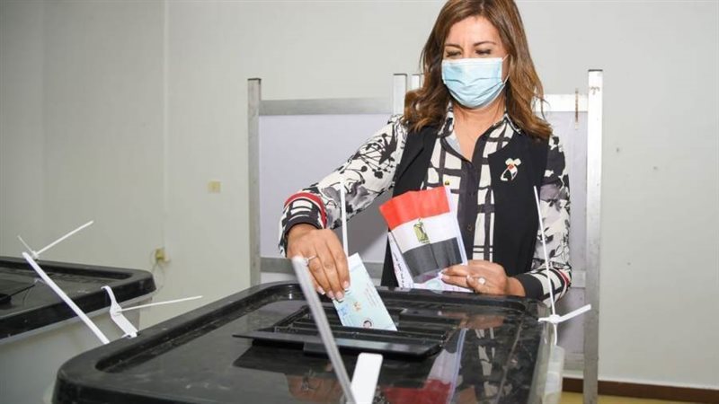 وزيرة الهجرة تدلي