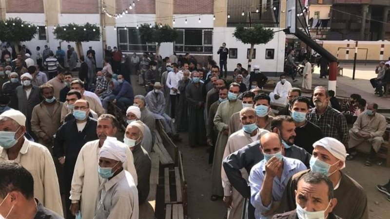 توافد المواطنين