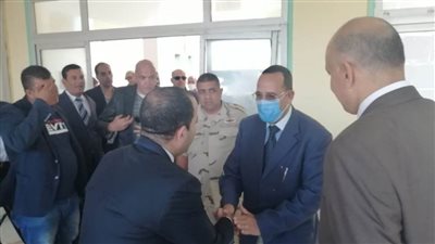 محافظ شمال سيناء يتفقد لجان الانتخابات بالشيخ زويد ويؤكد الإقبال الكبير على اللجان