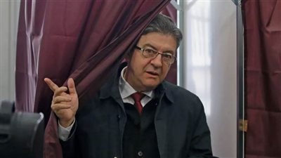 الزعيم اليساري المتطرف ميلينشون يرشح نفسه لانتخابات الرئاسة الفرنسية 2022