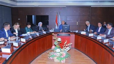 وزير النقل يبحث مع مسؤولي بنك الاستثمار الأوروبي التعاون في مجالات مختلفة